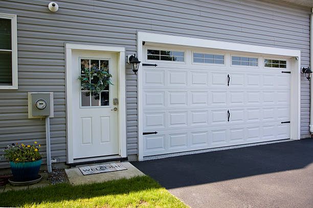 24/7 Emergency Garage Door Panel Replacement experts in Middletown, IN